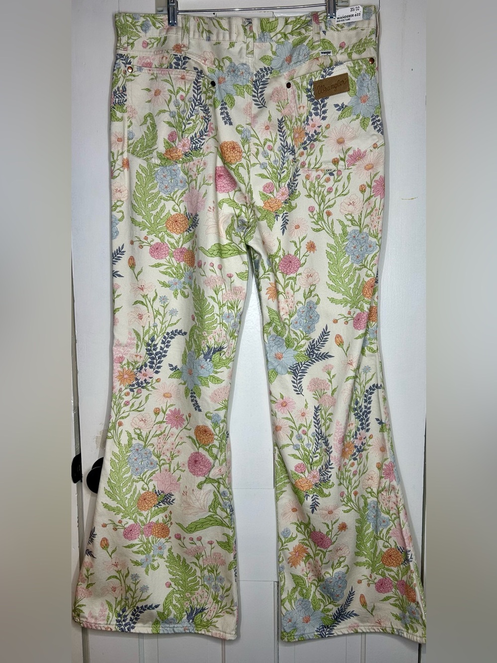 NWT Wrangler Floral Print High Rise Bell Bottom Jeans 35x32 - Picture 7 of 13